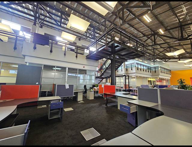 3,888M² OFFICE TO LET IN LONGMEADOW